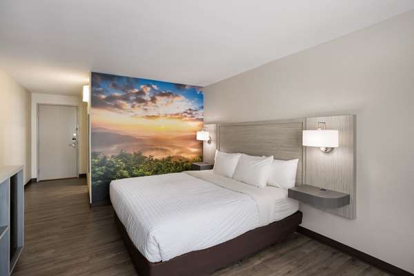  - Clarion Pointe Hotel near Cherokee Area Sylva