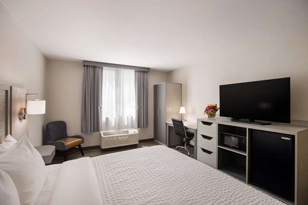  - Clarion Pointe Hotel near Cherokee Area Sylva