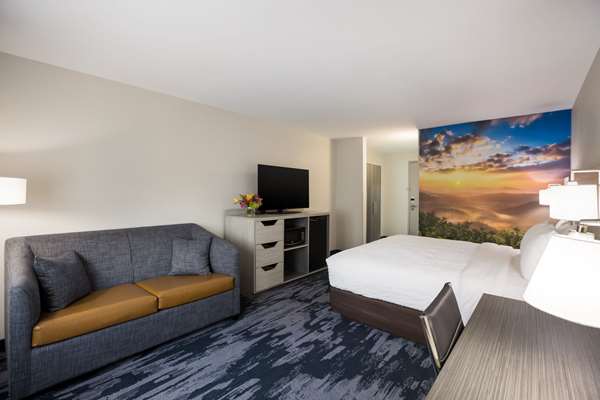  - Clarion Pointe Hotel near Cherokee Area Sylva