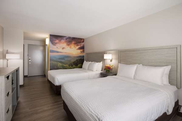  - Clarion Pointe Hotel near Cherokee Area Sylva