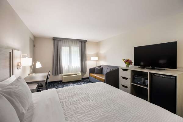  - Clarion Pointe Hotel near Cherokee Area Sylva