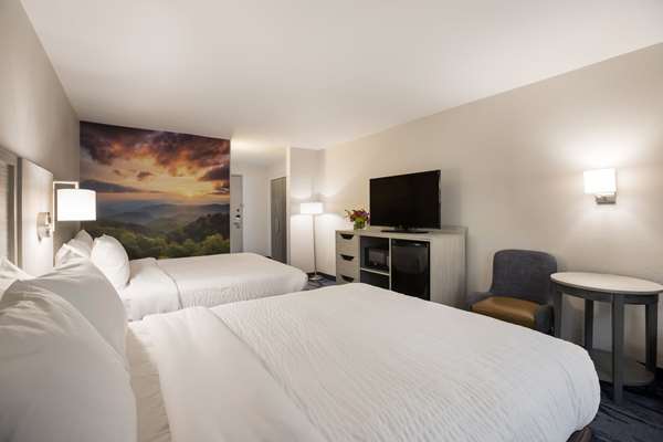  - Clarion Pointe Hotel near Cherokee Area Sylva