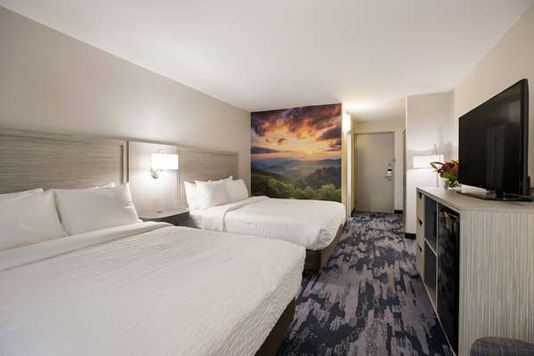  - Clarion Pointe Hotel near Cherokee Area Sylva