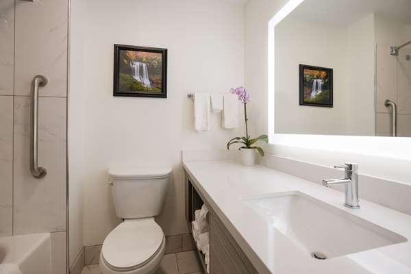  - Clarion Pointe Hotel near Cherokee Area Sylva