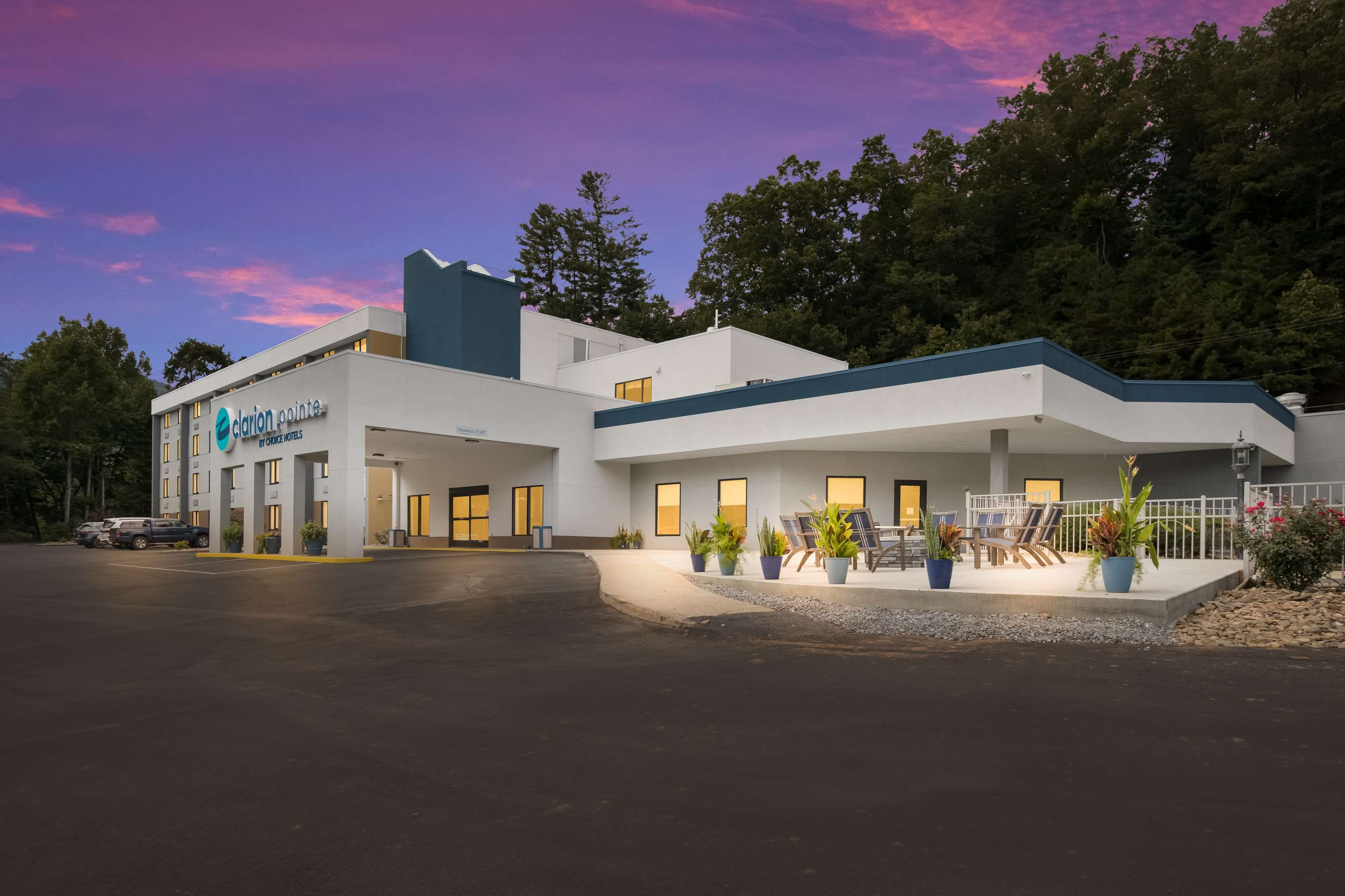 Hotel exterior | Clarion Pointe Sylva near Cherokee Area
