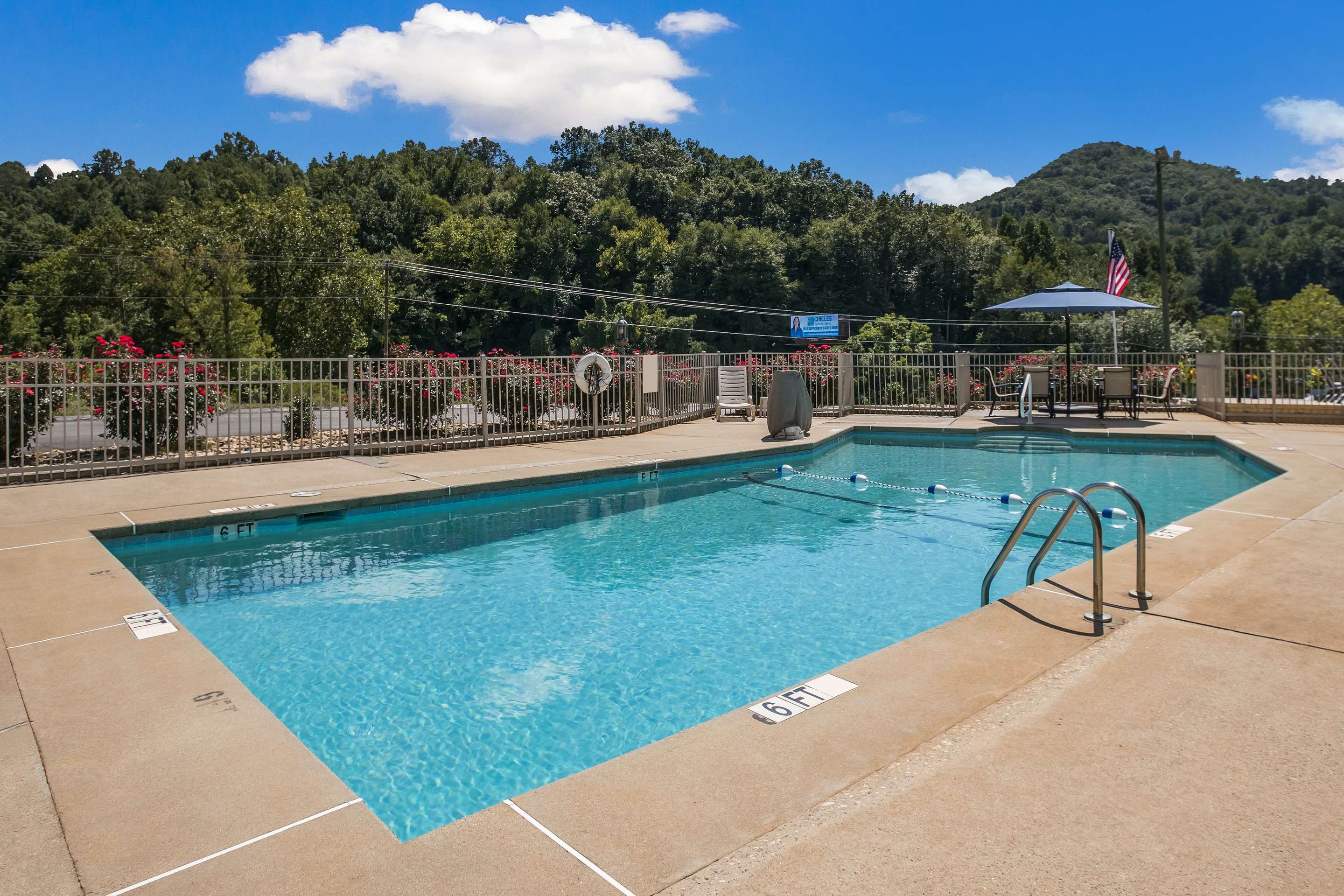 Outdoor pool | Clarion Pointe Sylva near Cherokee Area