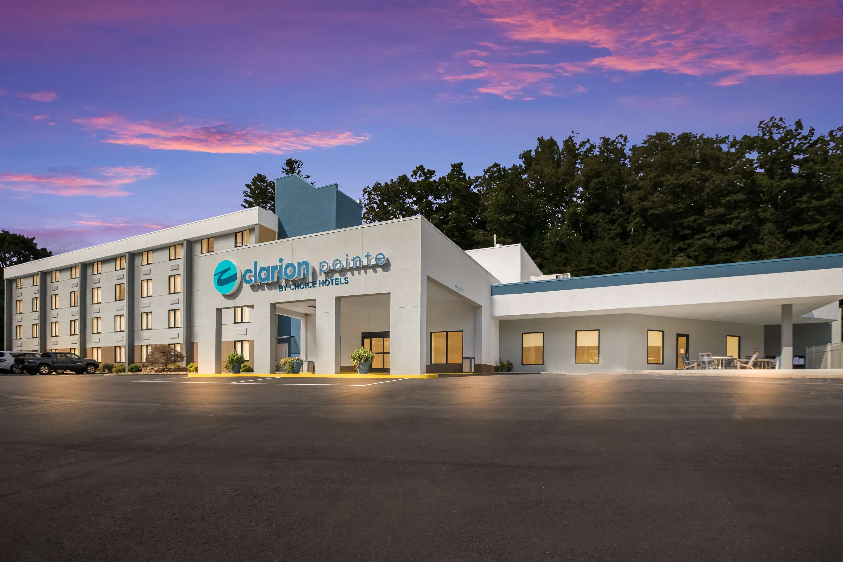 Hotel exterior | Clarion Pointe Sylva near Cherokee Area
