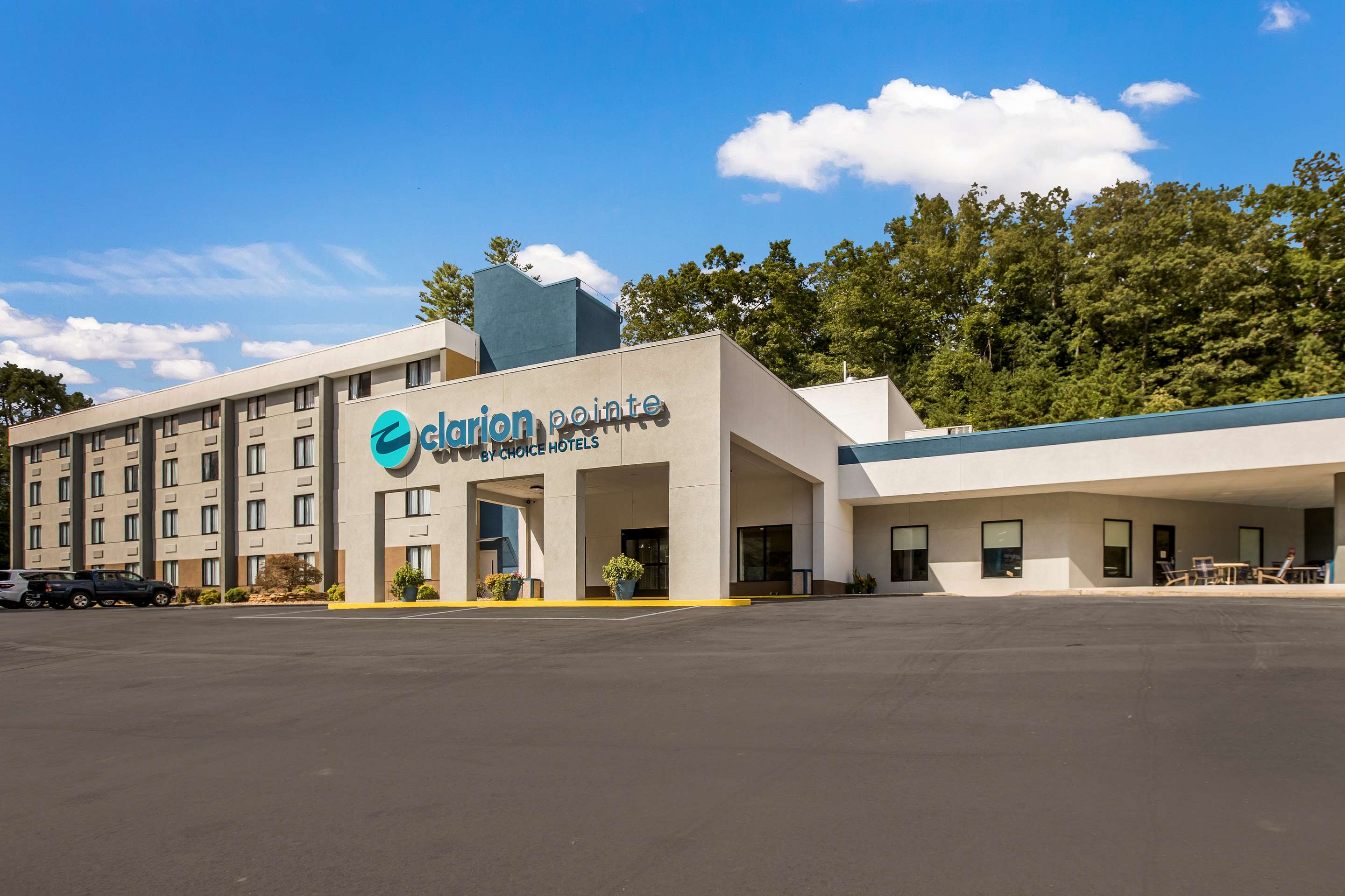 Hotel exterior | Clarion Pointe Sylva near Cherokee Area