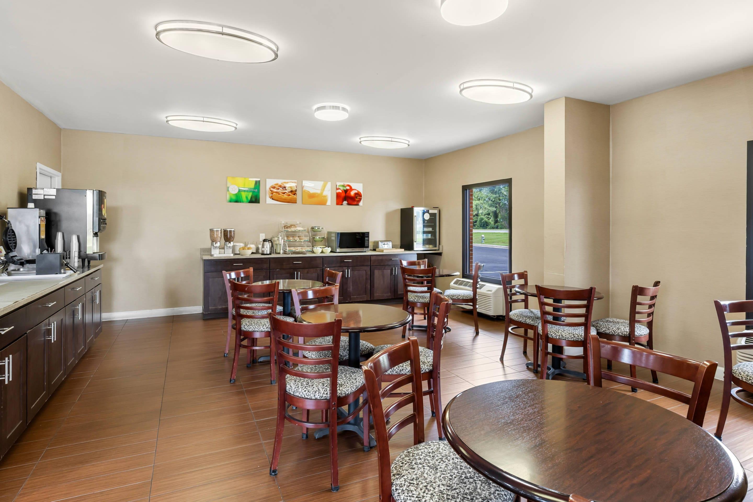Breakfast area | Quality Inn Kinston Hwy 70