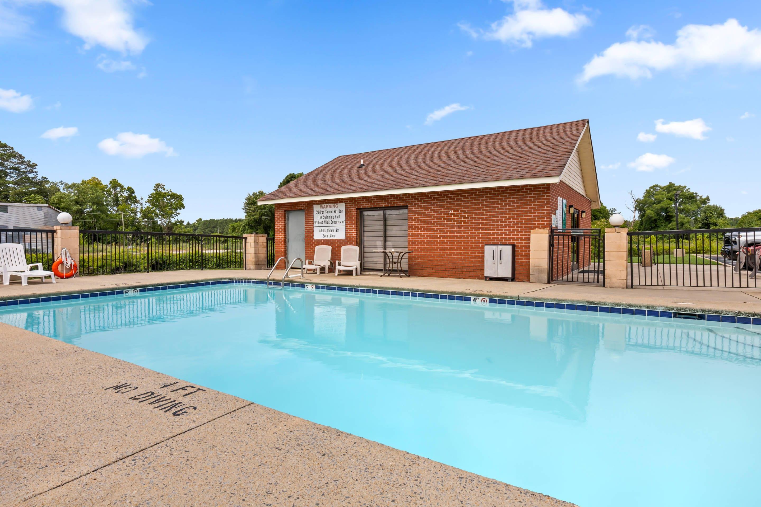 Outdoor pool | Quality Inn Kinston Hwy 70