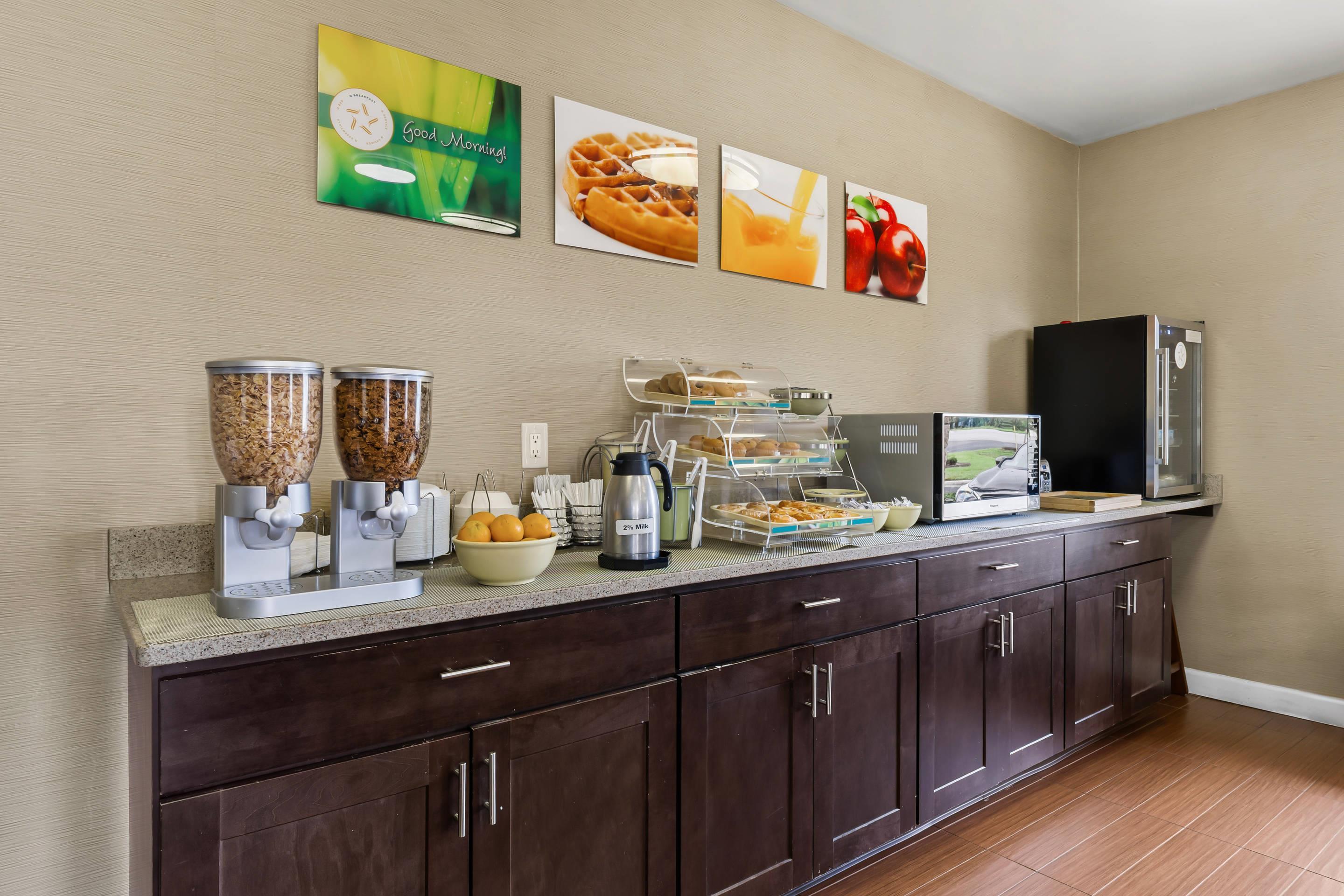 Breakfast area | Quality Inn Kinston Hwy 70