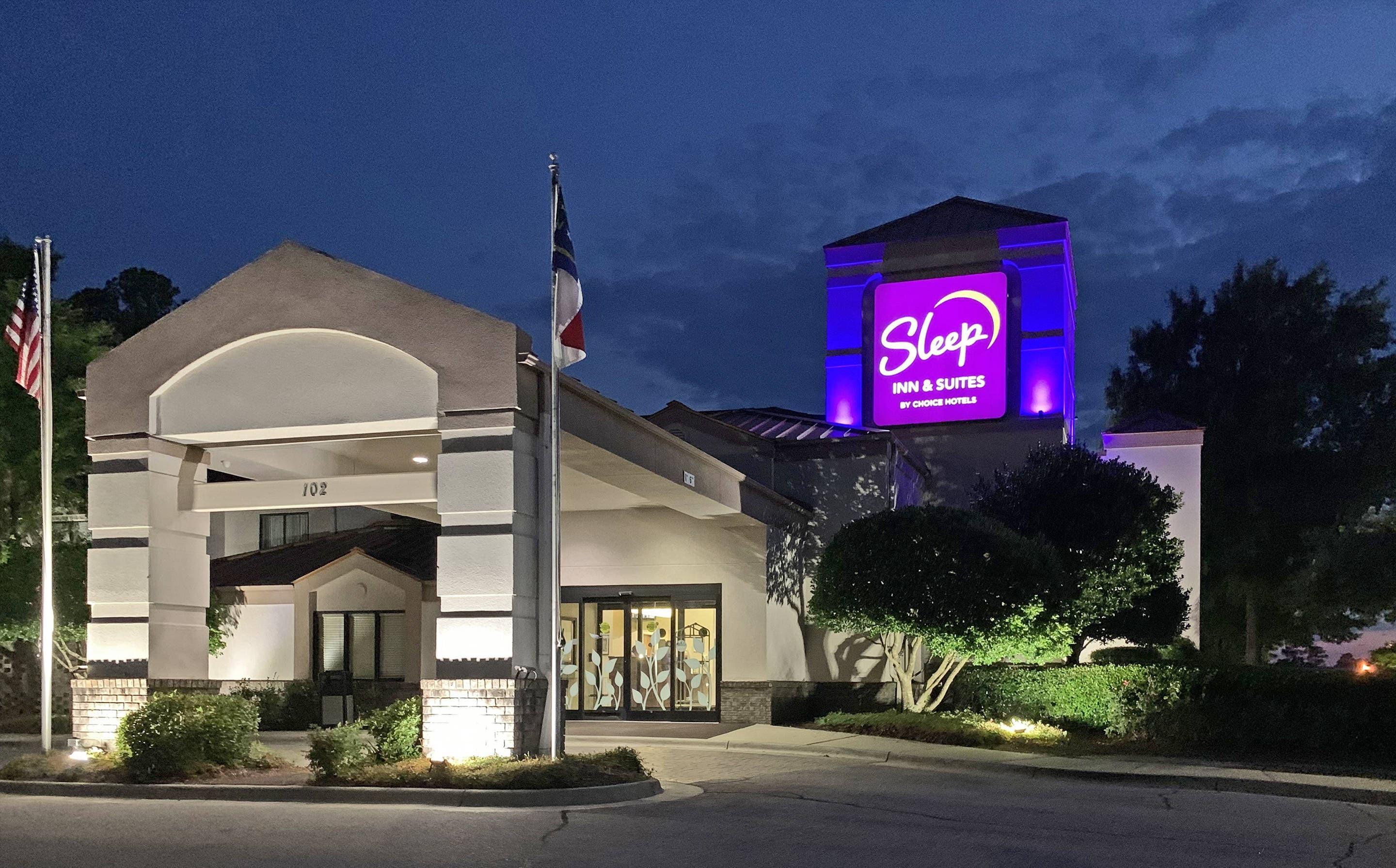 Hotel Entrance | Sleep Inn & Suites Spring Lake - Fayetteville Near Fort Liberty