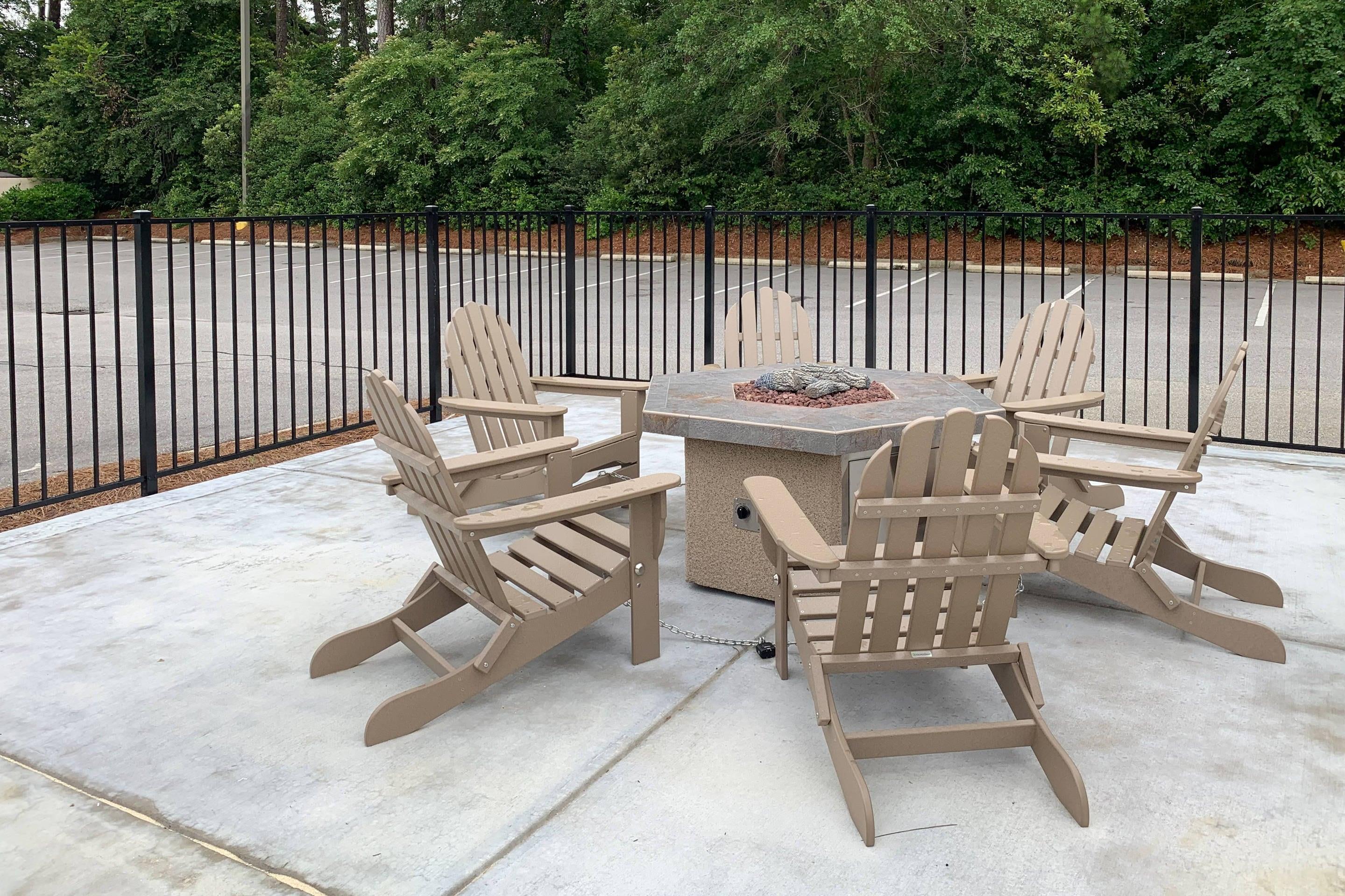 Hotel patio and firepit area | Sleep Inn & Suites Spring Lake - Fayetteville Near Fort Liberty