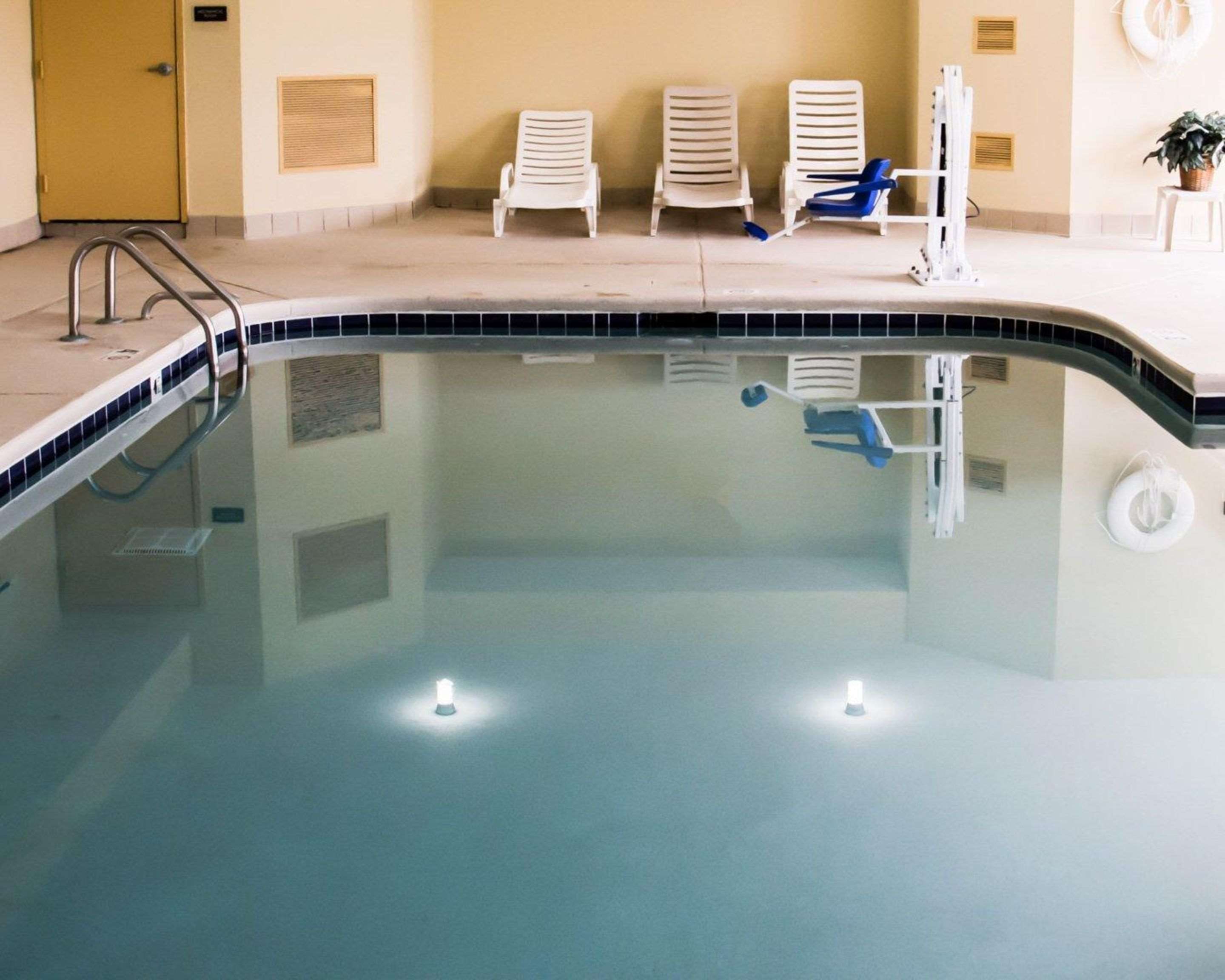 Indoor pool | Sleep Inn Concord / Kannapolis