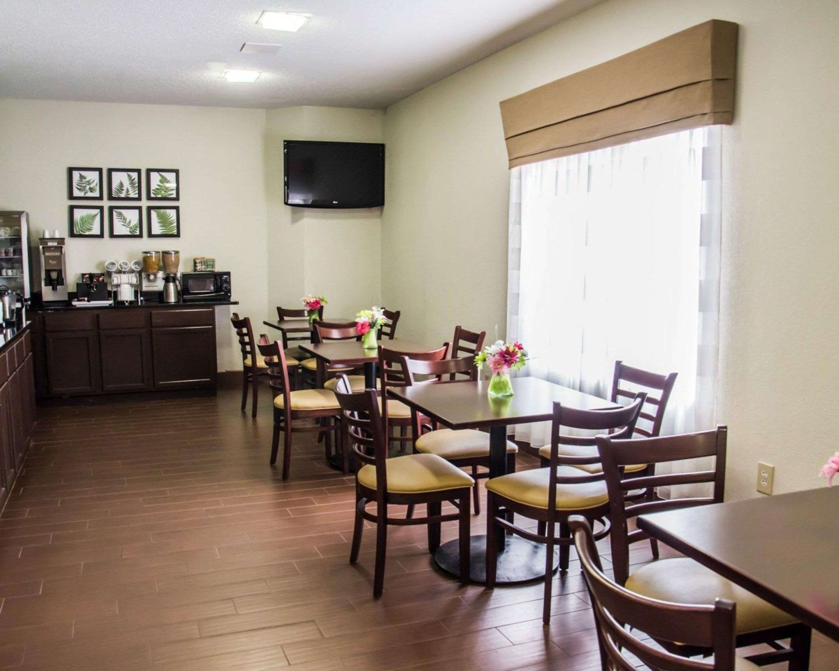 Breakfast room | Sleep Inn Concord / Kannapolis
