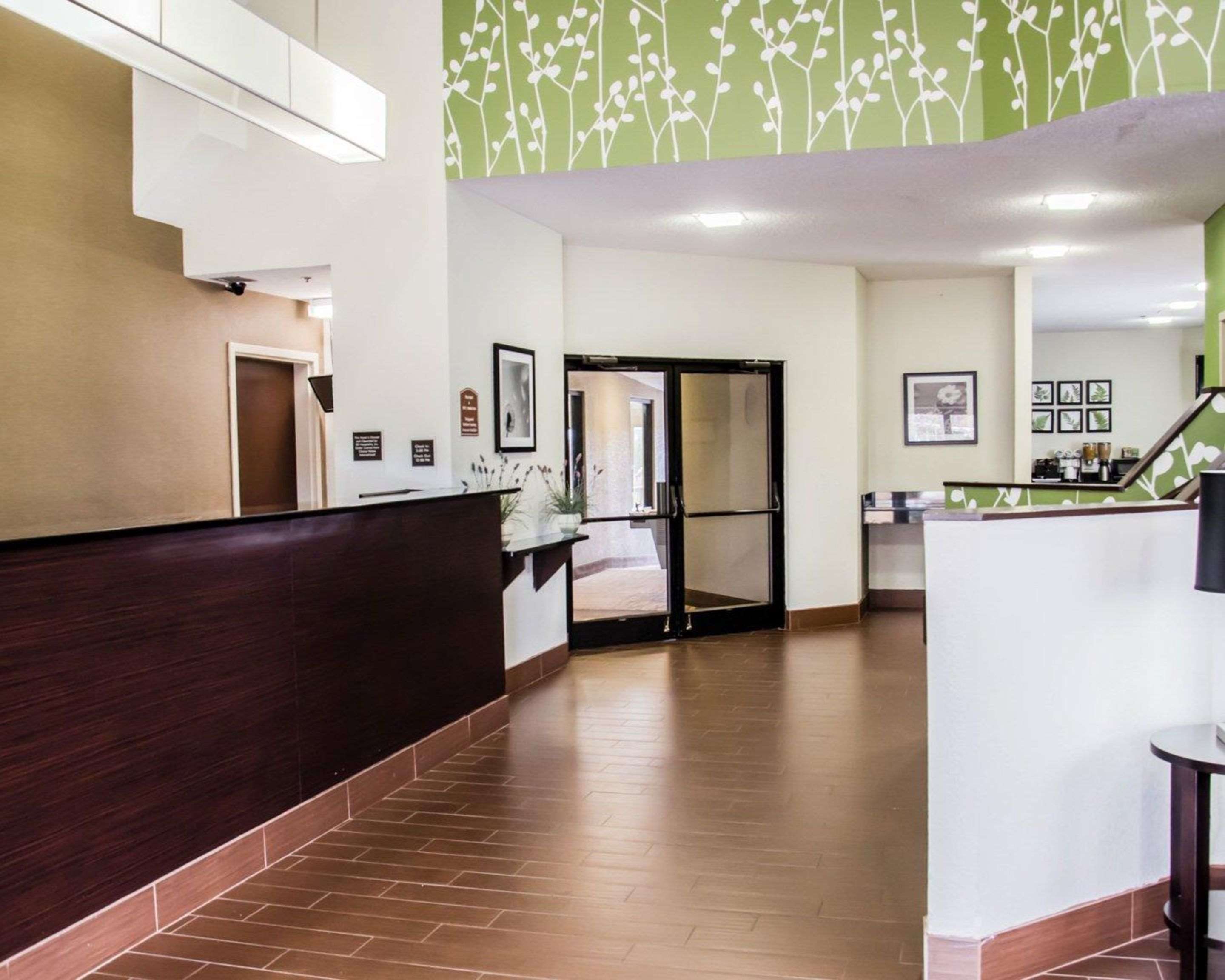 Spacious lobby | Sleep Inn Concord / Kannapolis
