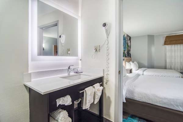  - Clarion Pointe Hotel Wake Forest