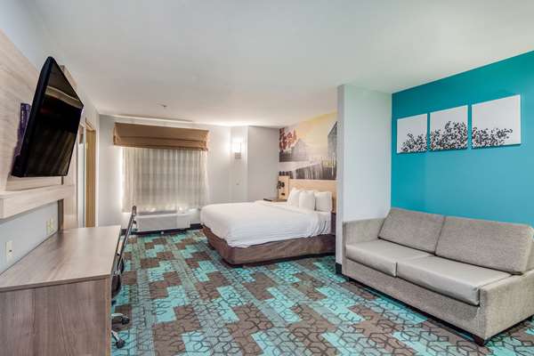 Suite - Clarion Pointe Hotel Wake Forest