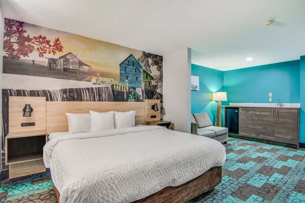 Suite - Clarion Pointe Hotel Wake Forest