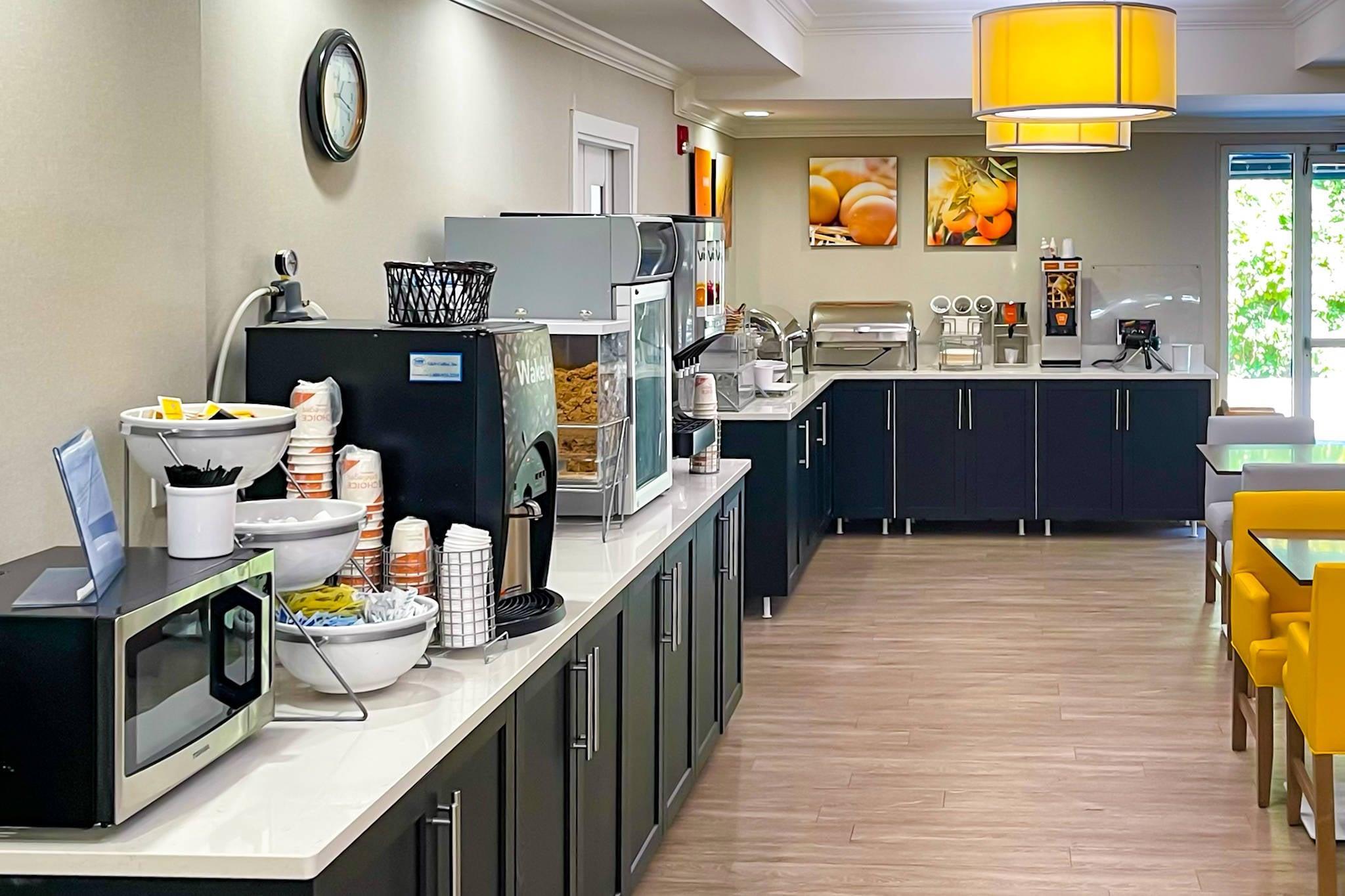 Breakfast bar | Comfort Suites Salisbury I-85
