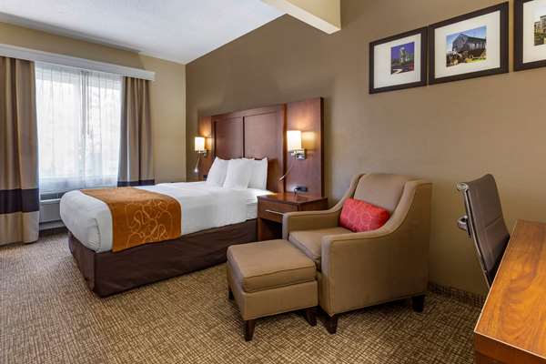 Suite - Comfort Suites Corporation Parkway Raleigh
