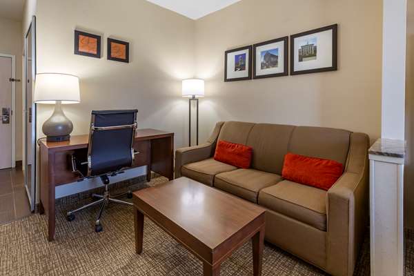 Suite - Comfort Suites Corporation Parkway Raleigh
