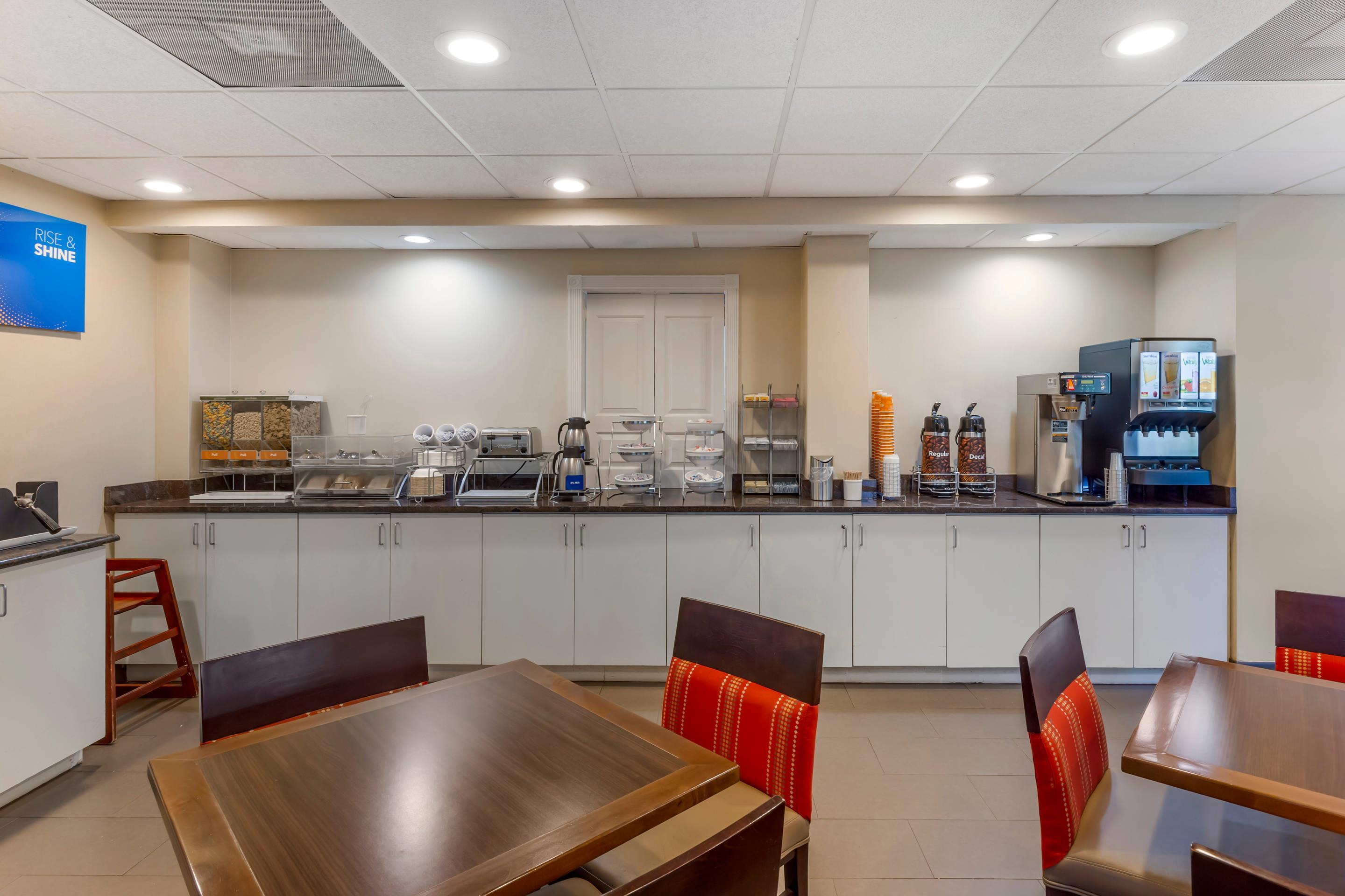 Breakfast area | Comfort Suites Raleigh Walnut Creek