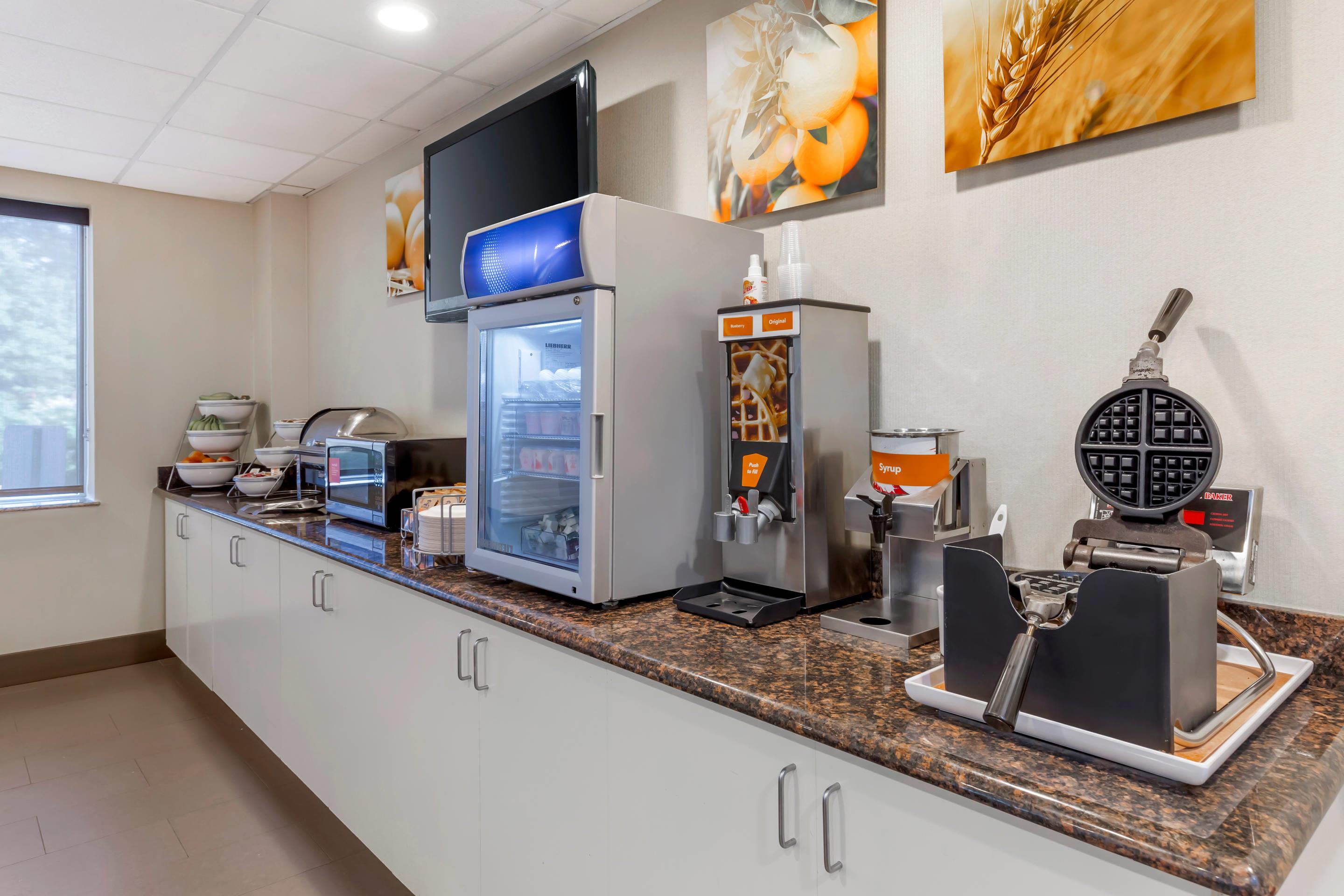 Breakfast counter | Comfort Suites Raleigh Walnut Creek