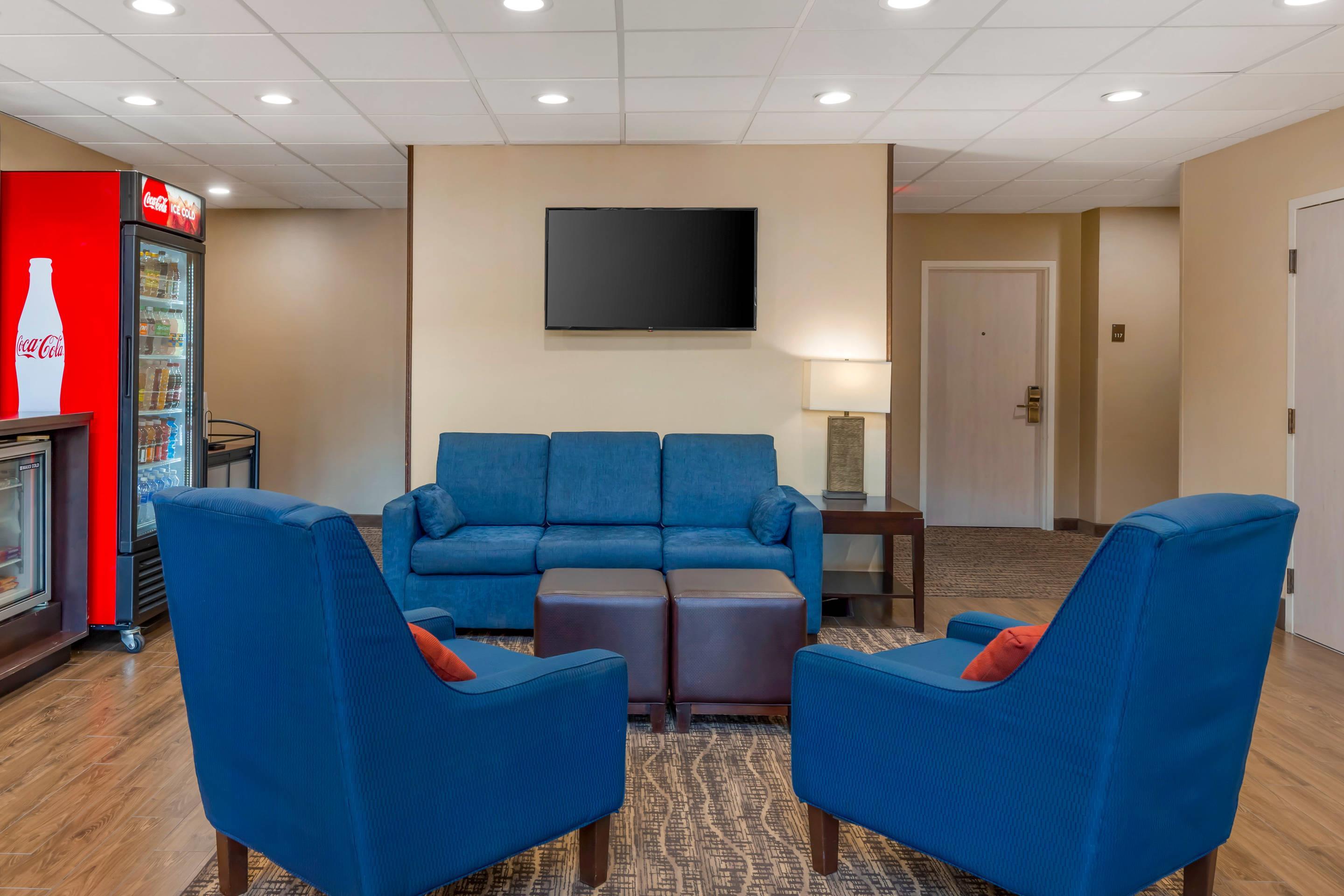 Hotel lobby | Comfort Suites Raleigh Walnut Creek