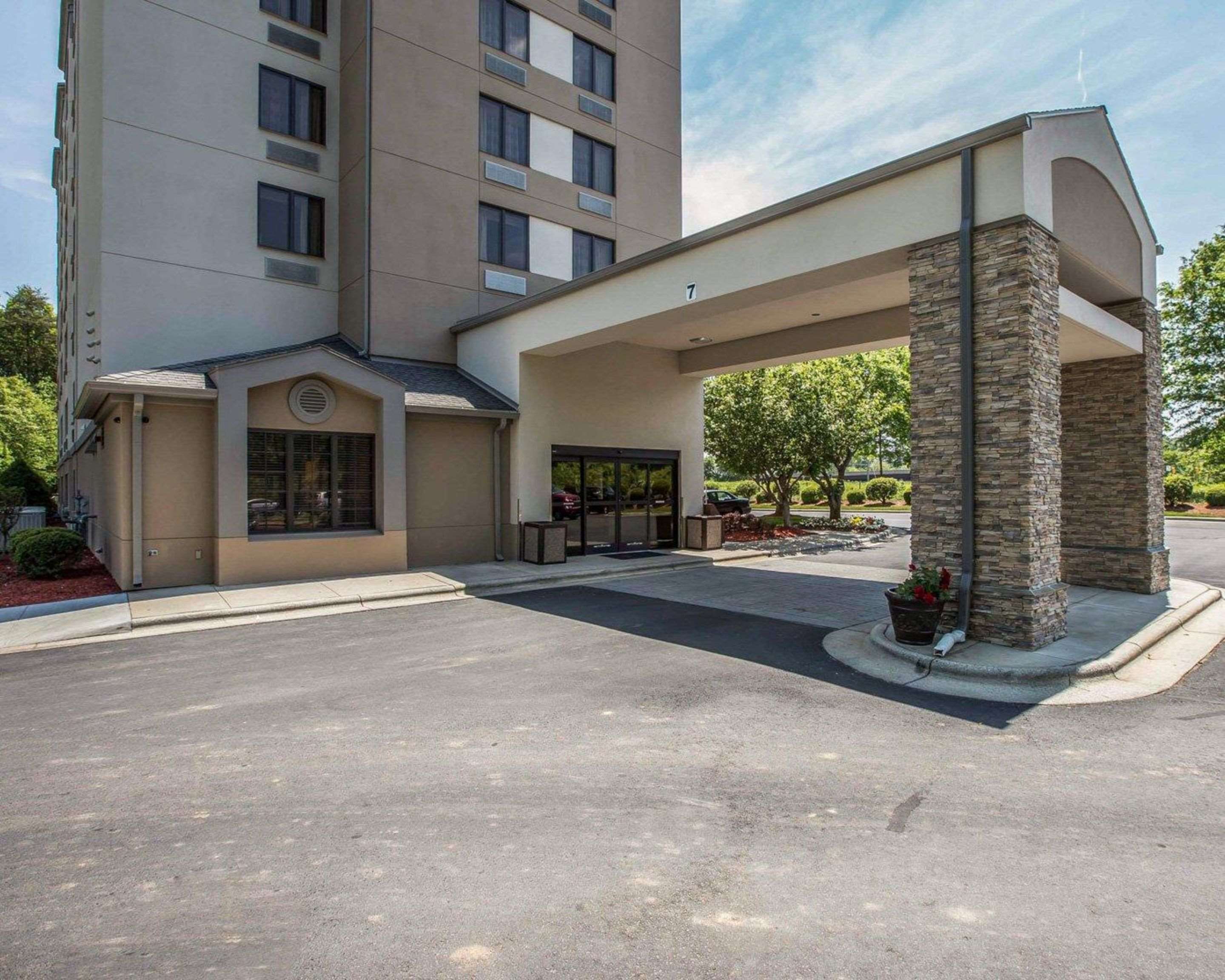 Hotel entrance | Sleep Inn Airport