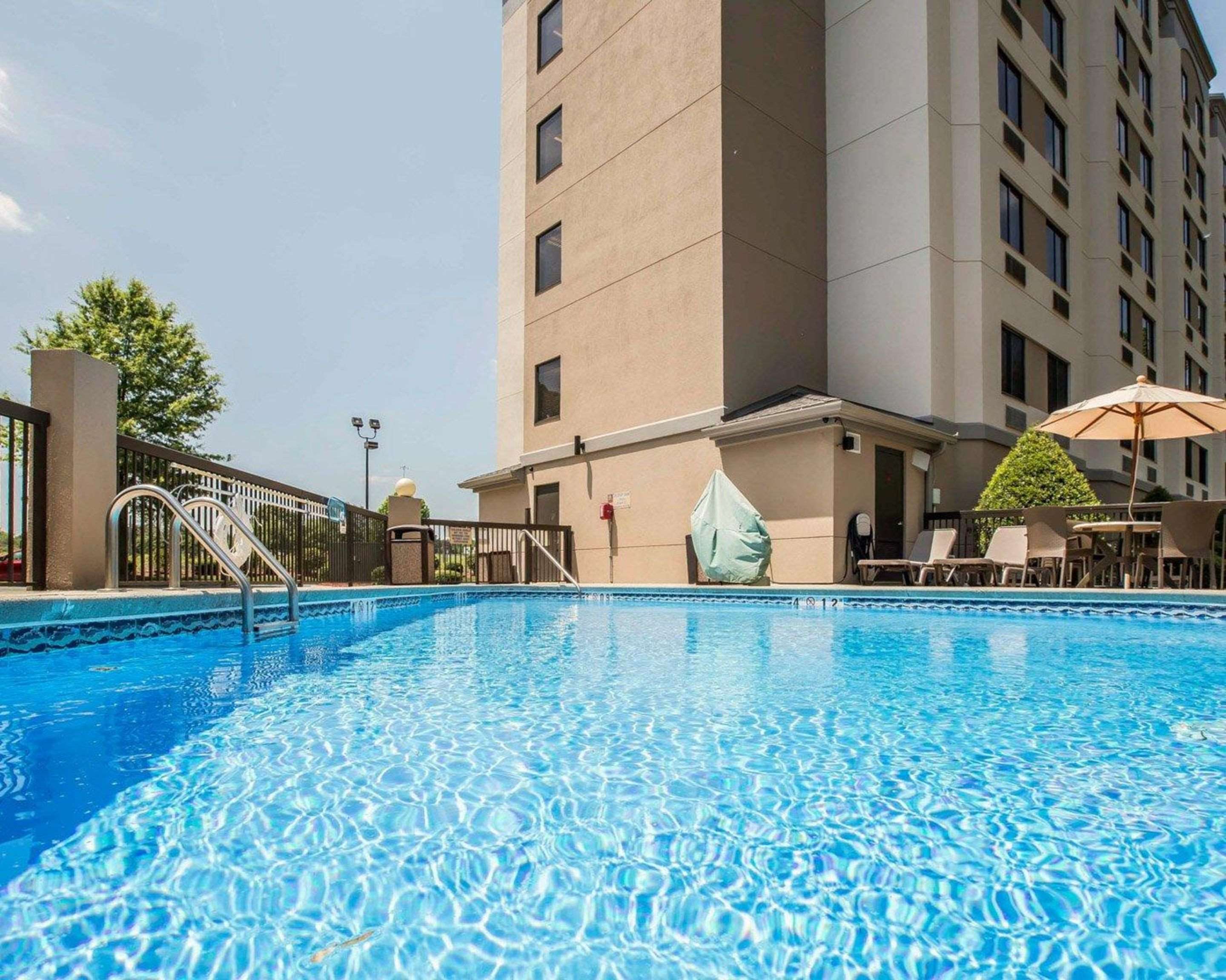 Outdoor pool | Sleep Inn Airport