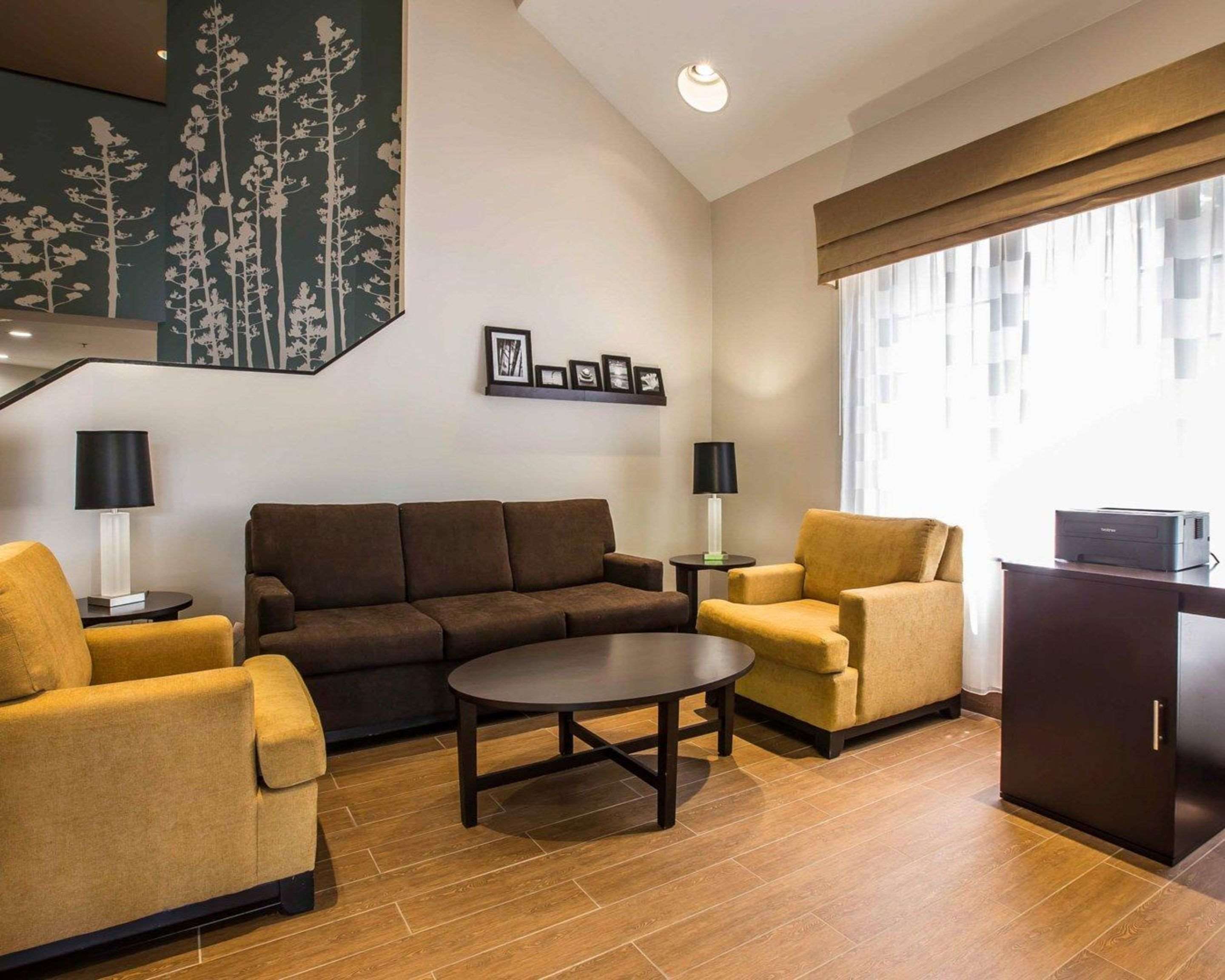 Lobby with sitting area | Sleep Inn Airport