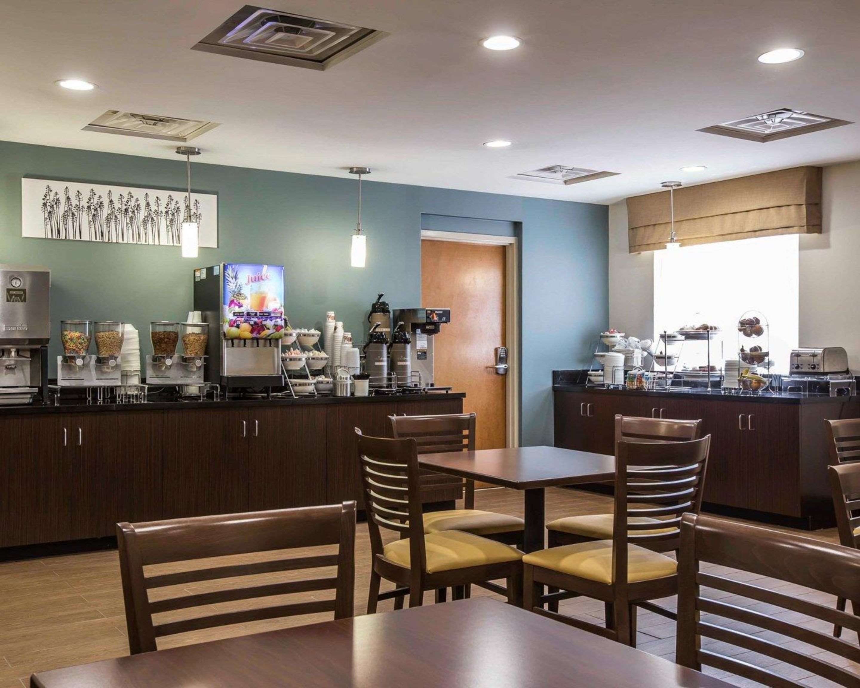 Breakfast counter | Sleep Inn Airport