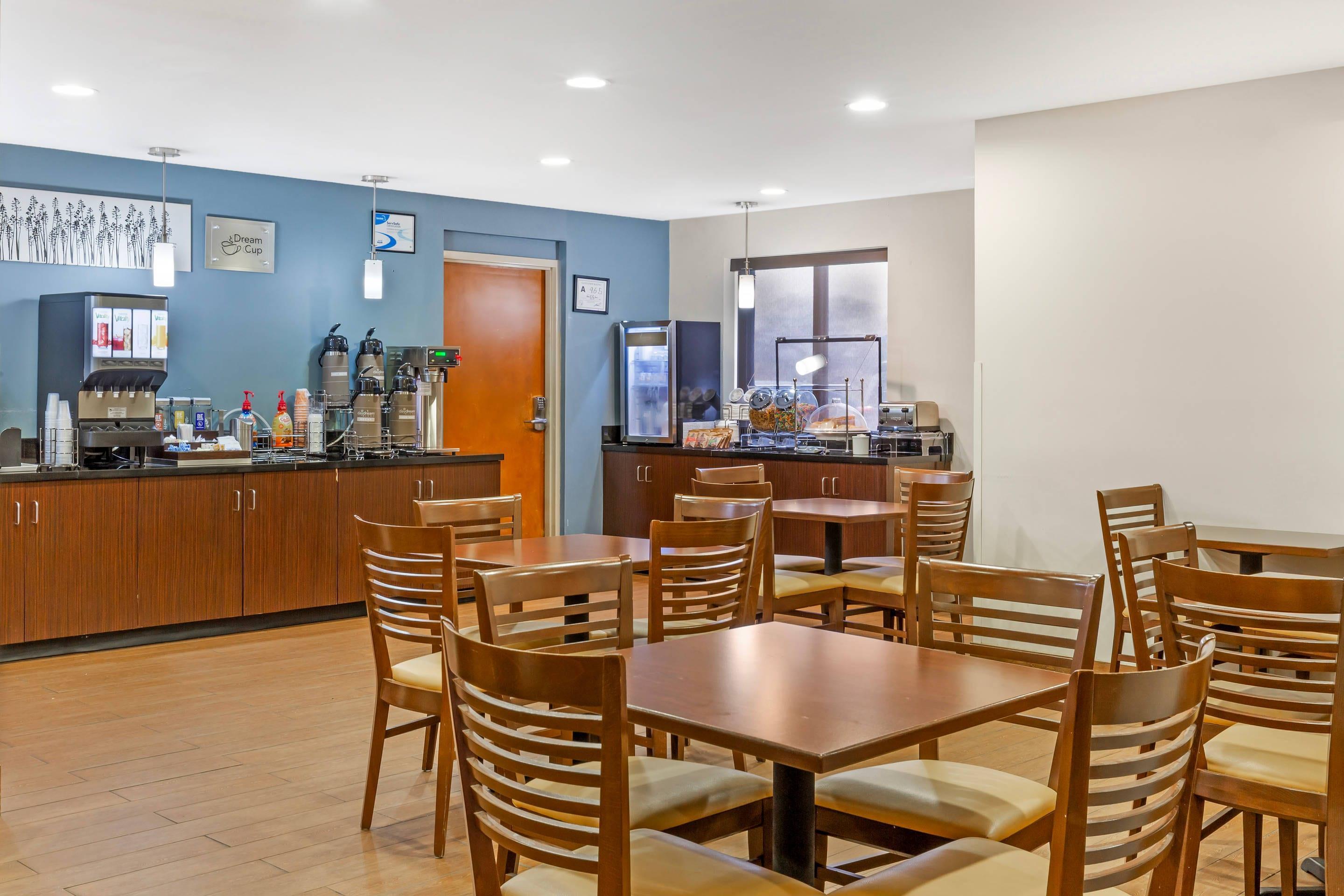 Breakfast area | Sleep Inn Airport