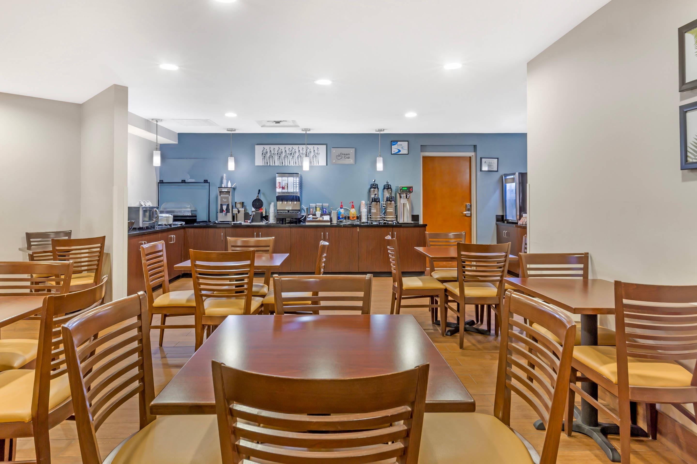 Breakfast area | Sleep Inn Airport