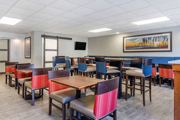 Amenities - Comfort Suites Southport