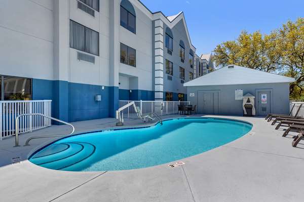 Pool - Comfort Suites Southport
