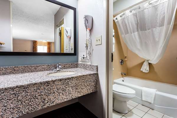  - Quality Inn & Suites Mooresville - I-77, Exit 36