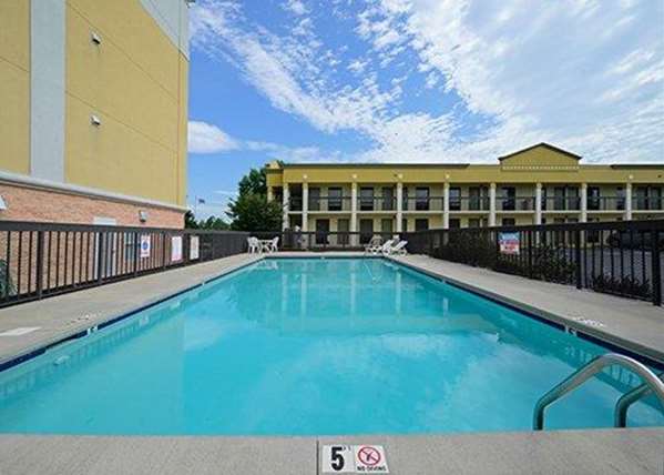 Pool - Quality Inn & Suites Mooresville - I-77, Exit 36