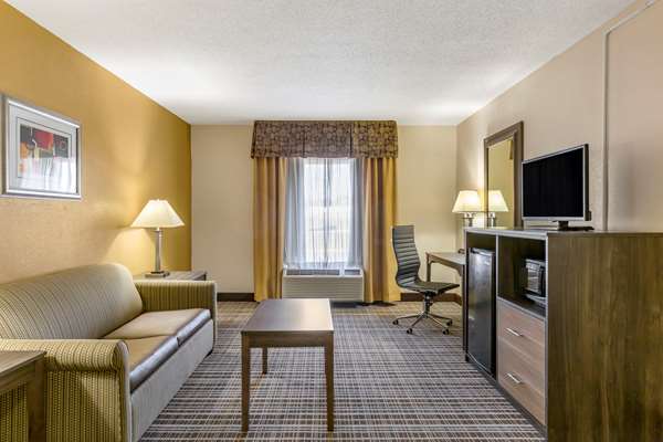 Suite - Quality Inn & Suites Airport Greensboro - I-40, Exit 210