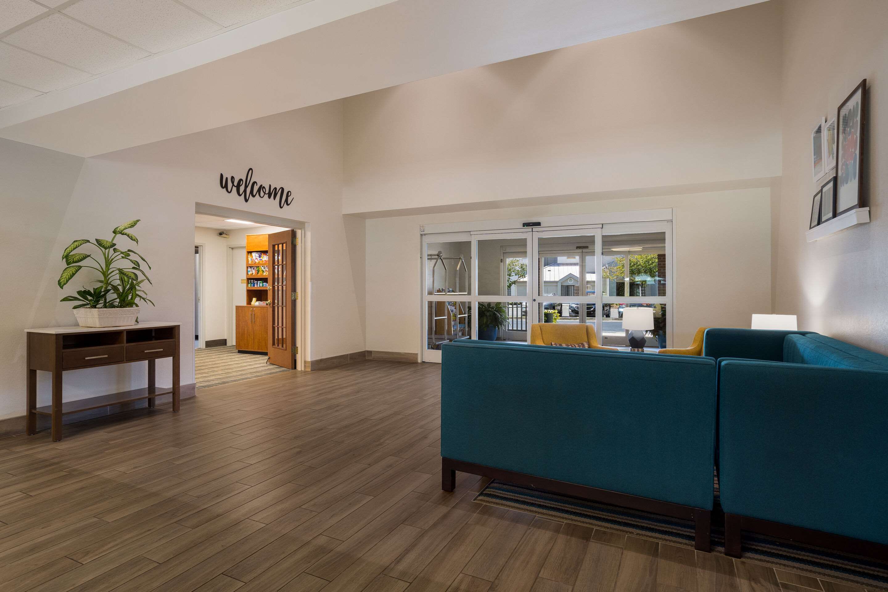 Hotel lobby | Mainstay Suites Wilmington