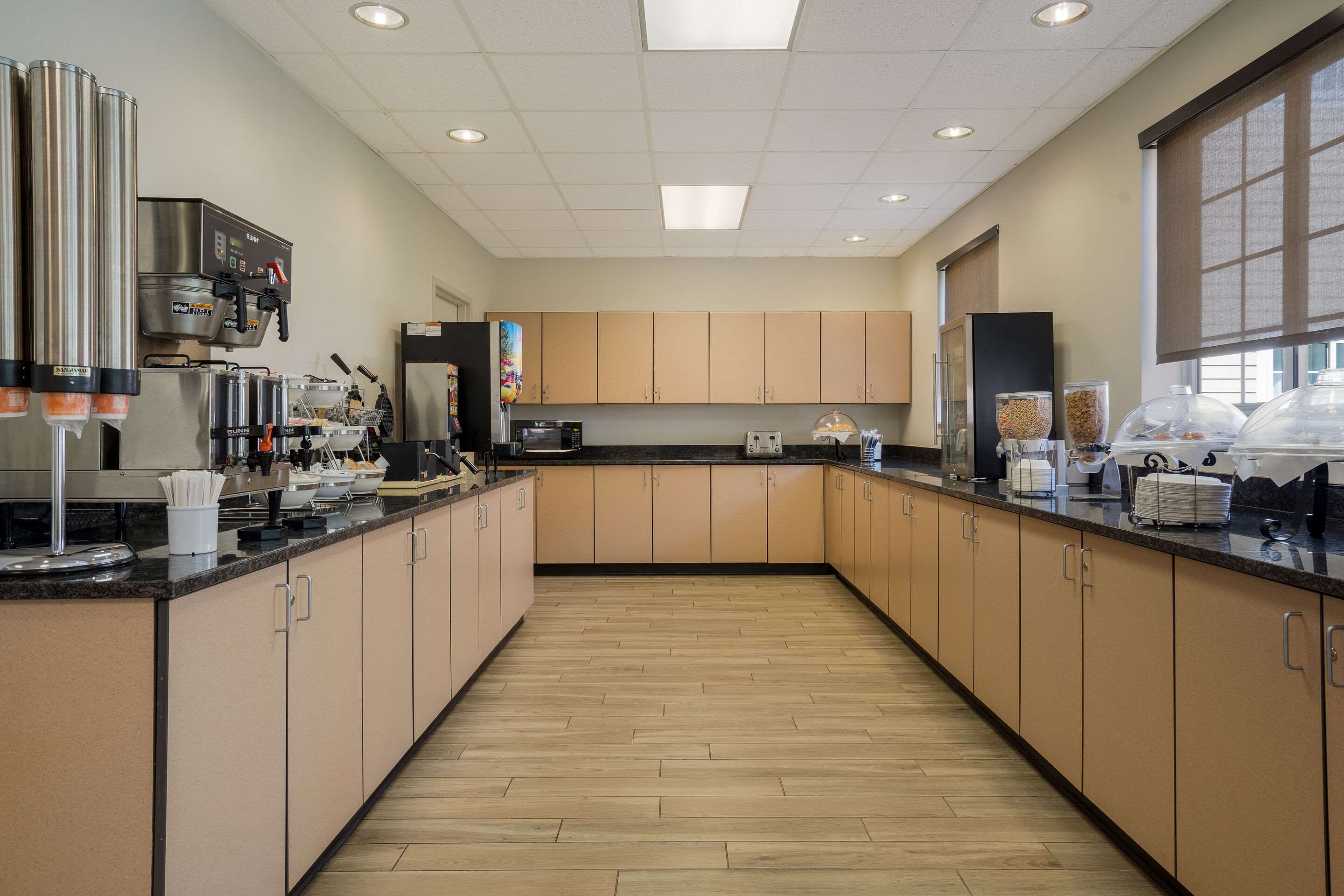 Breakfast area | Mainstay Suites Wilmington