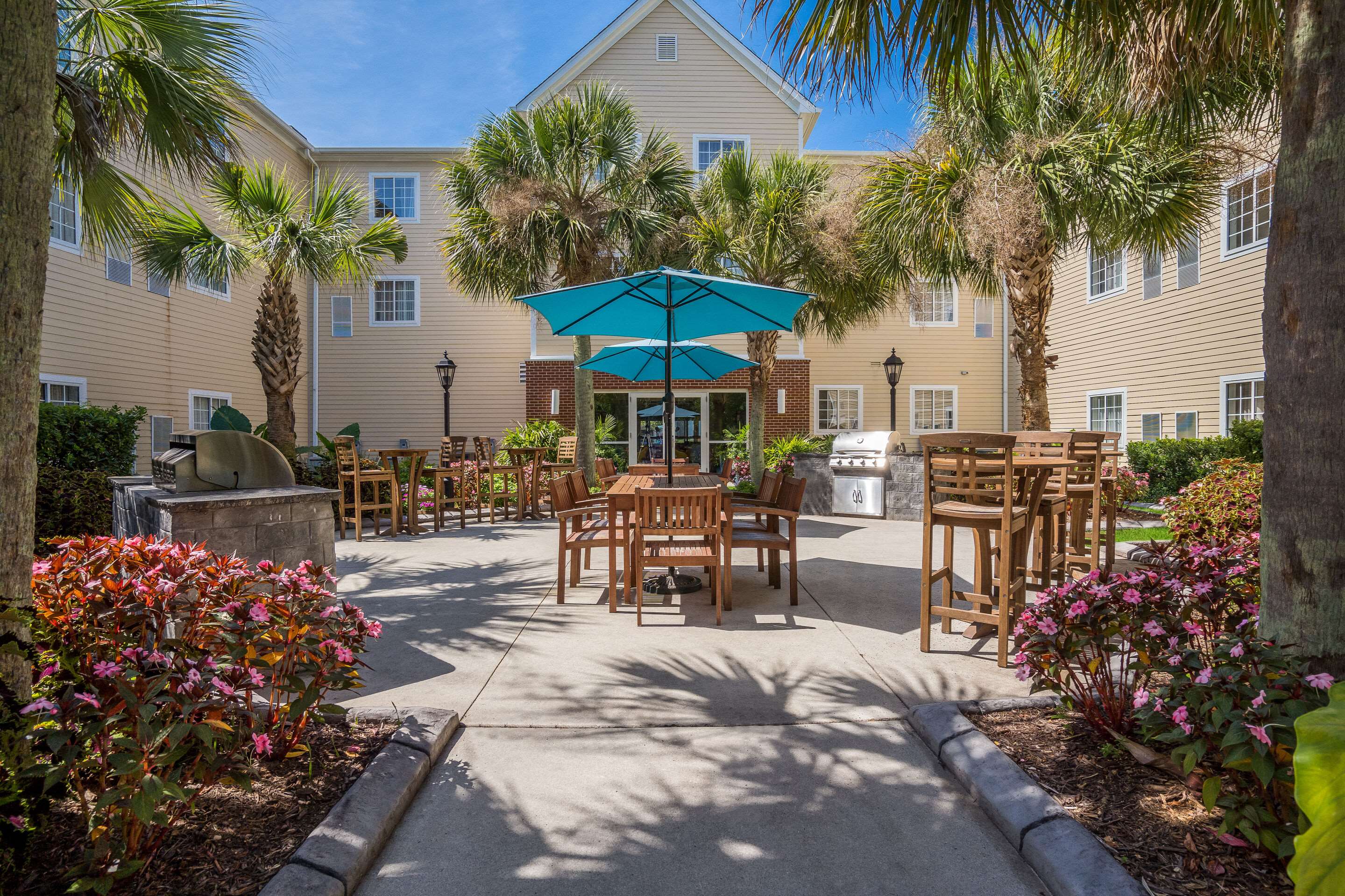 Barbecue area | Mainstay Suites Wilmington