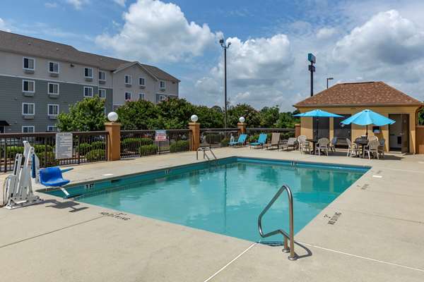 Pool - Comfort Inn Garner - I-40, Exit 312