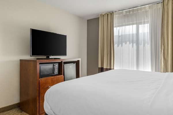 Suite - Comfort Inn Garner - I-40, Exit 312