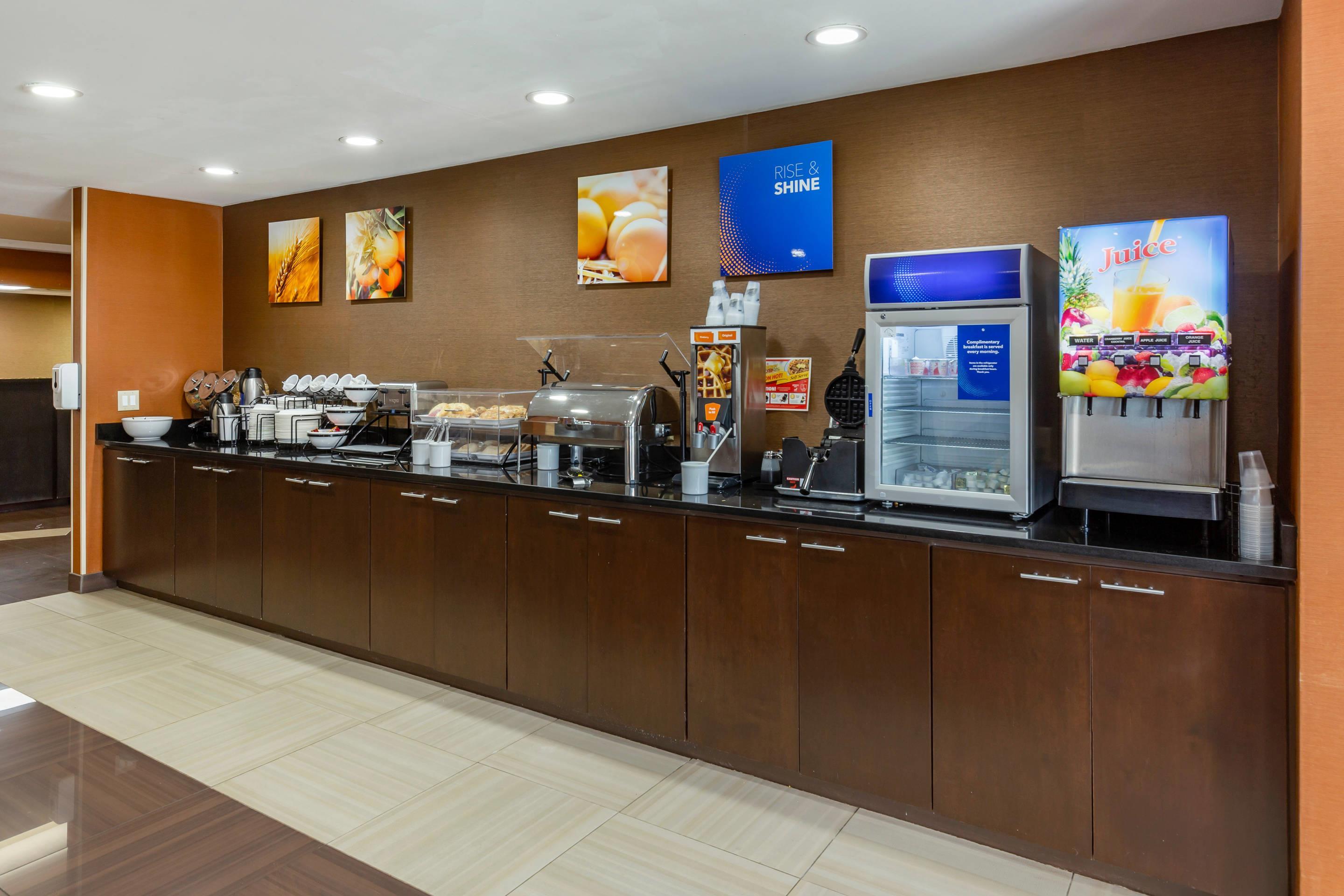 Spacious breakfast area | Comfort Inn Garner Clayton I-40