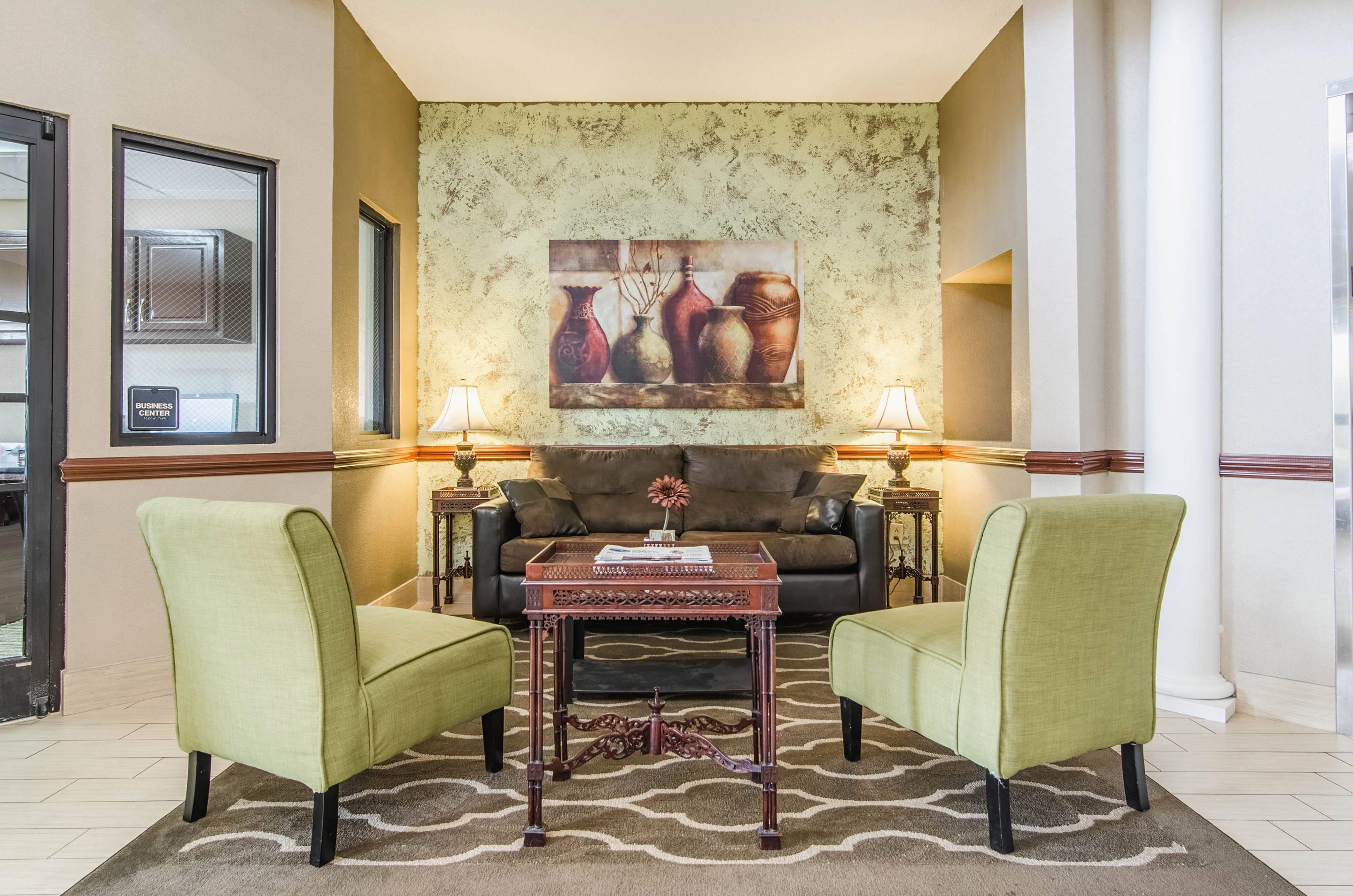 Lobby with sitting area | Quality Suites
