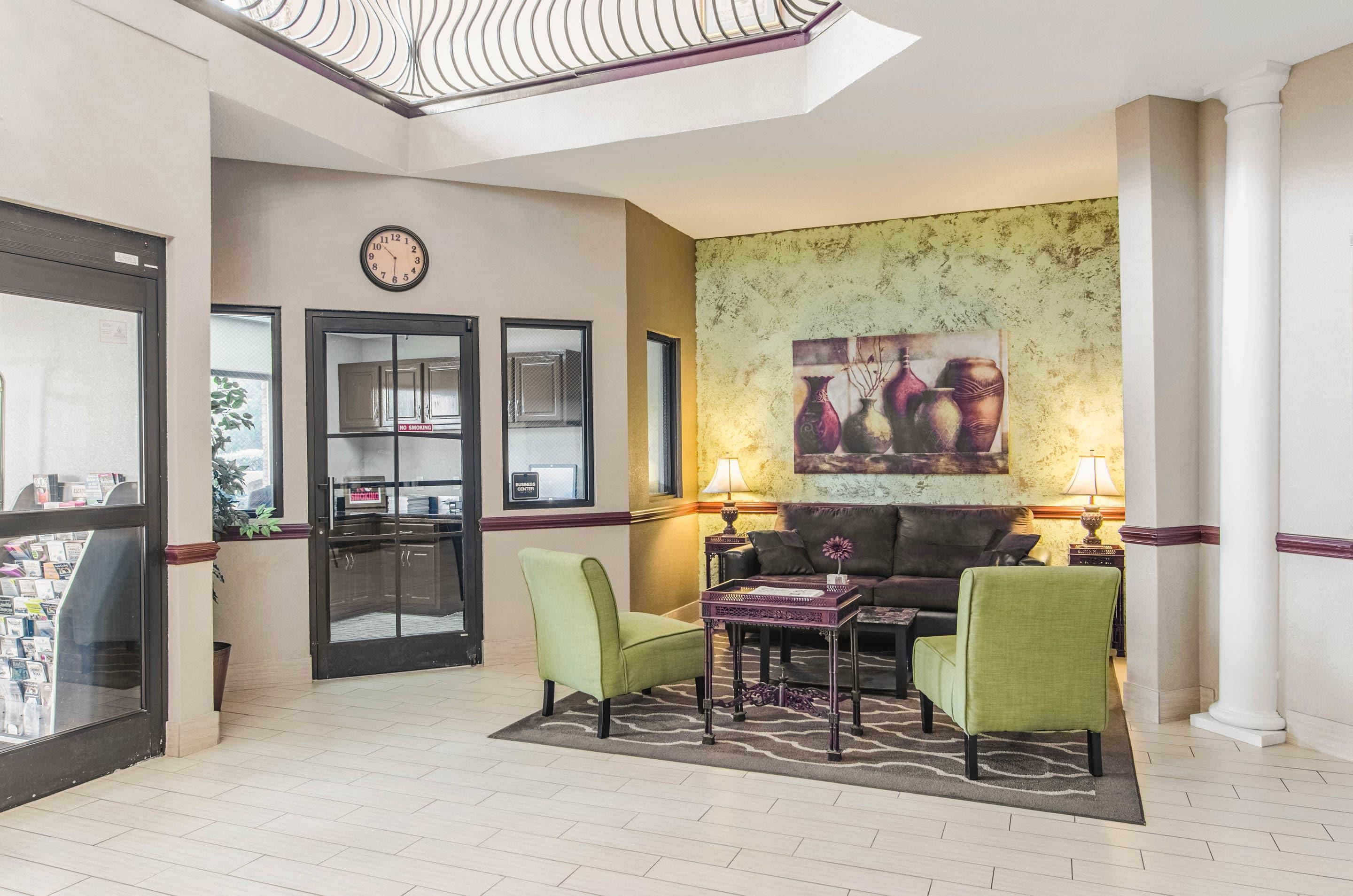 Lobby with sitting area | Quality Suites