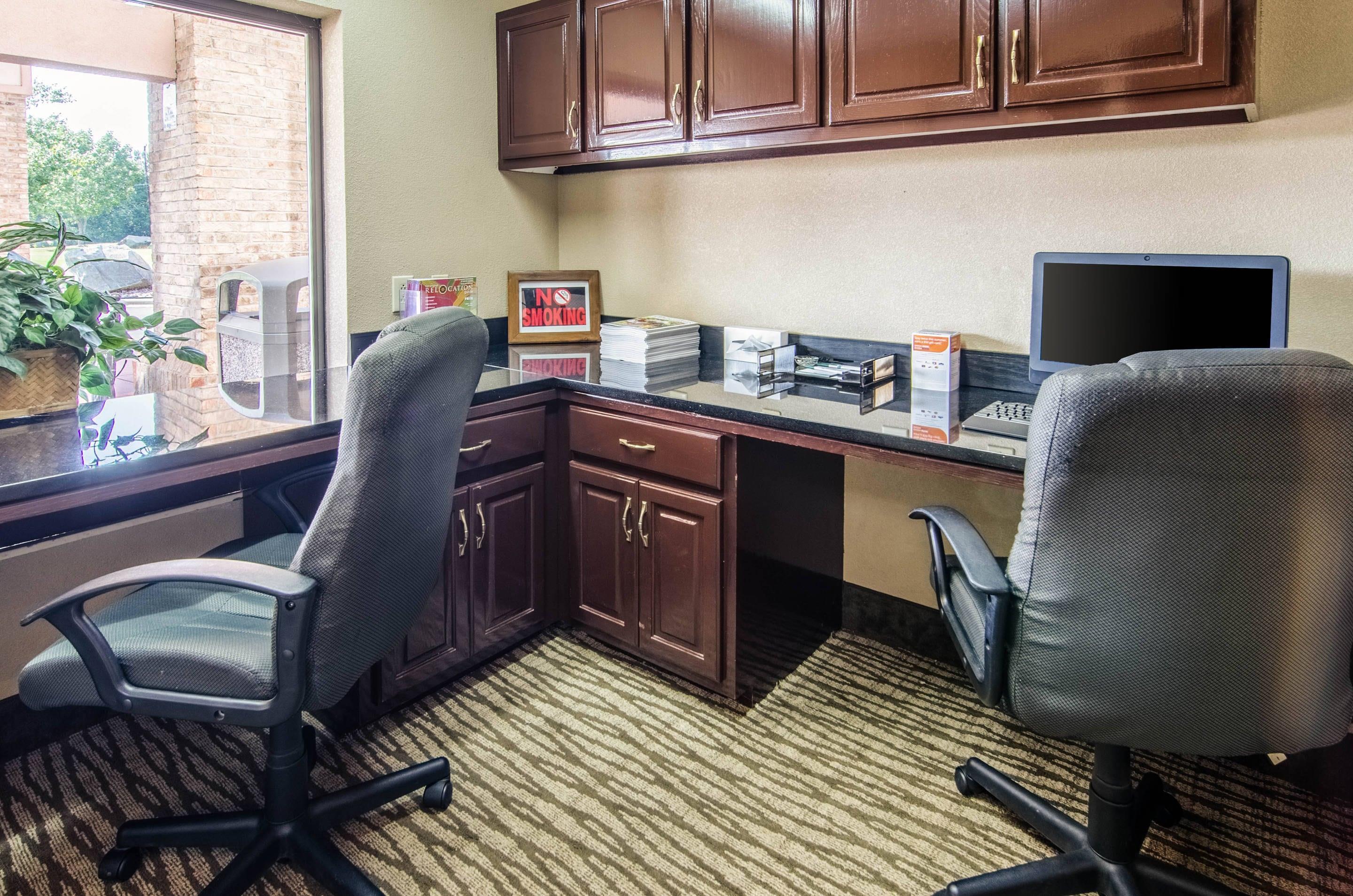 Business center | Quality Suites