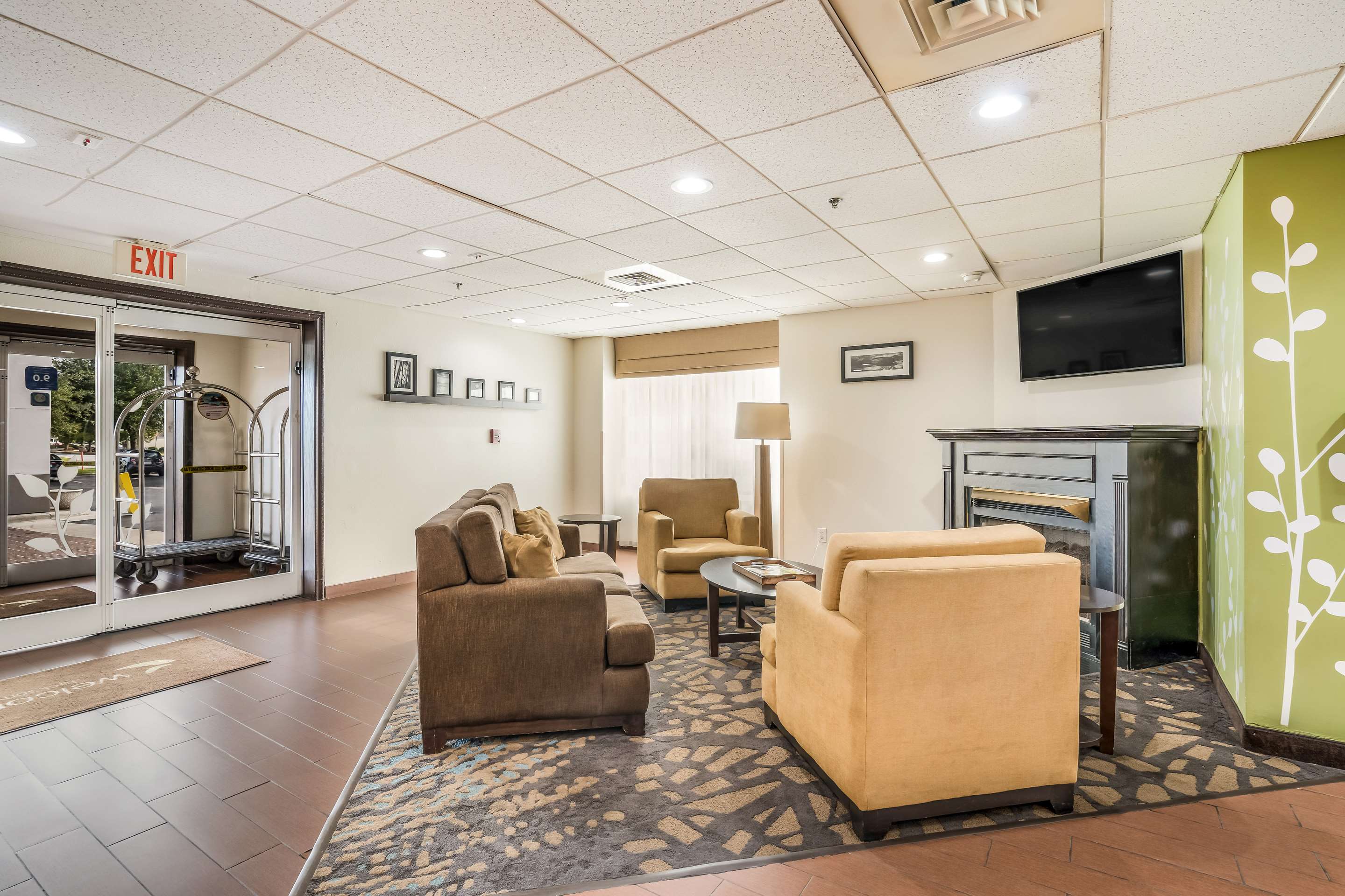 Hotel lobby | Sleep Inn & Suites Jacksonville near Camp Lejeune